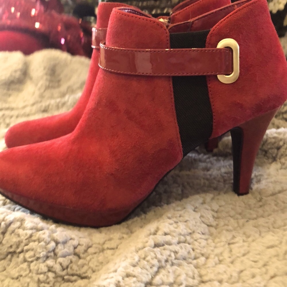 👗NWOT Bandolino Red Suede Boots